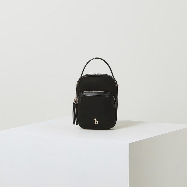 헤지스 CRYSTAL PUPPY 나일론 더블지퍼 큐빅장식 크로스 미니백