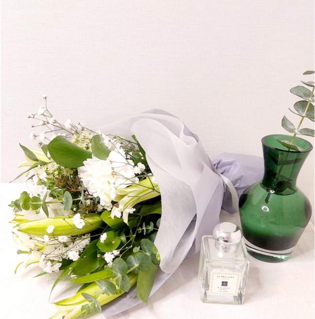 백합꽃다발 졸업식꽃다발 생화택배 농장직송, 시베리아백합3대+화이트계열 계절꽃+그린소재 랜덤+포장, 1개