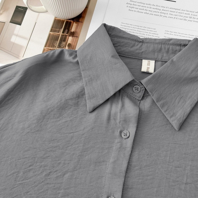 百搭微皺親膚顯瘦素色長袖襯衫 翻領口袋排釦設計款上衣
