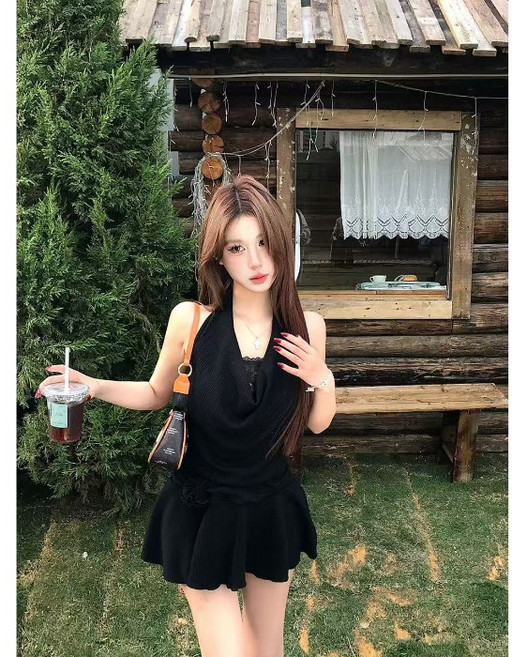 法式純欲性感辣妹風收腰設計掛脖連衣裙女2026夏季新款赫本風裙子