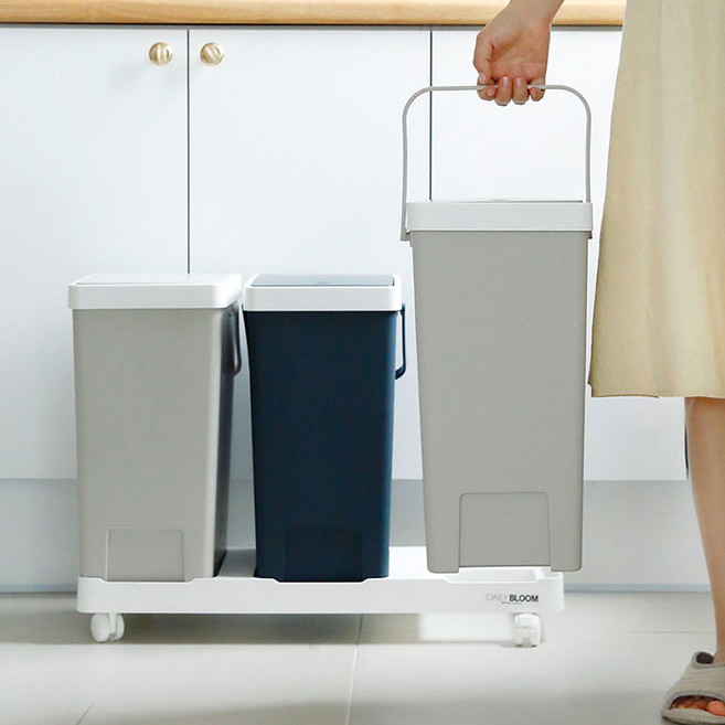 제이월드 가정용 베란다 분리수거 쓰레기통 원터치 버튼 푸쉬 이동식 받침대 2단 3단 화이트 베이지 네이비, 베이지 네이비 3칸, 1개