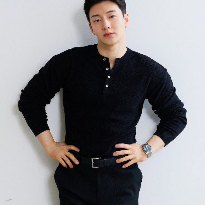 핵쿨남 남자 머슬핏 긴팔 니트 어깨넓어보이는 헨리넥