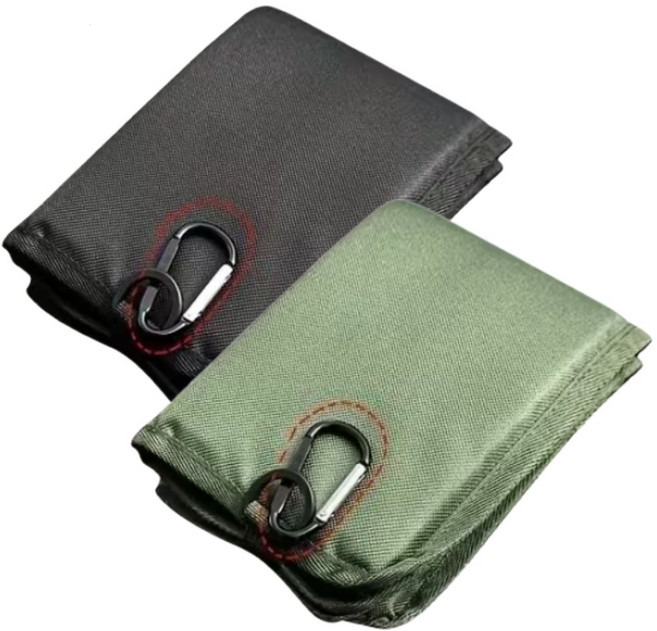 키쉬홈 휴대용 접이식 등산 캠핑 야외 줄서기 방석 매트 비너포함 초경량 2개, 블랙+카키