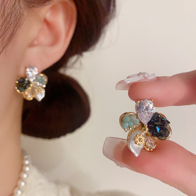 WICKM 고급스러운꽃송이귀걸이여성 귀고리 패션 산화문의 S925은침 악세사리