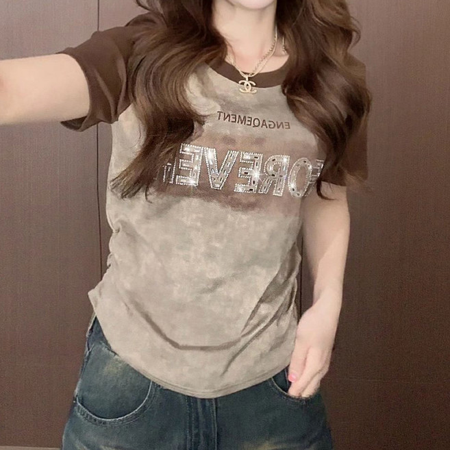 더벨러리 여성 빈티지 워싱 반팔 티셔츠 BCT5129 반짝이 레터링 Y2K 라운드넥 캐쥬얼