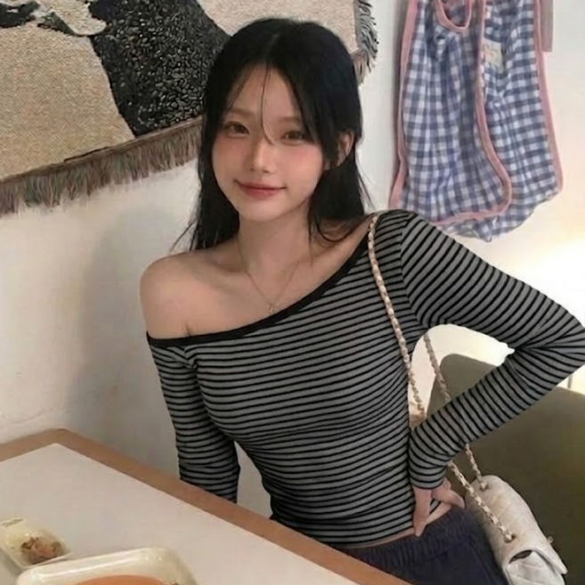 칩썬데이 데일리 스트라이프 원오프숄더 긴팔 티셔츠 슬림핏 여성 봄