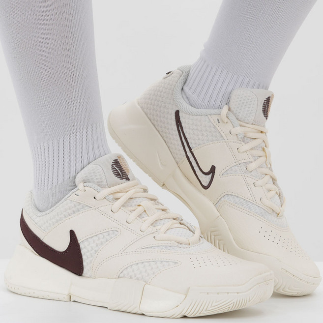 나이키 여성 테니스화 하드코트 트레이닝화 메쉬 갑피 운동화 뒤꿈치 패딩 스포츠화 발편한 코트화