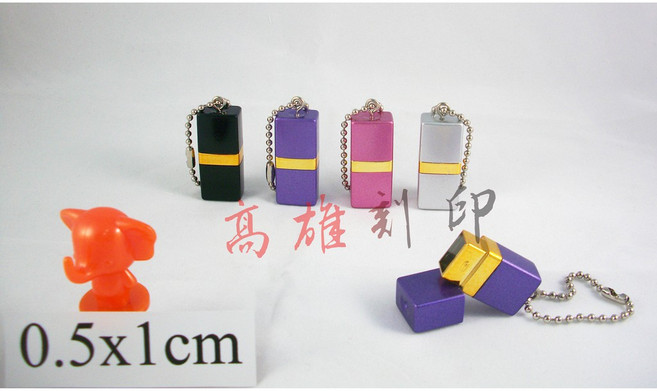 高雄刻印 烤漆迷你款可掛式連續章 小職章 原子章 會計章 姓名章 事務章 印章規格0.5x1cm, 1個, 烤漆黑+掛繩, 紅.藍.黑.紫.綠.粉紅(水性)