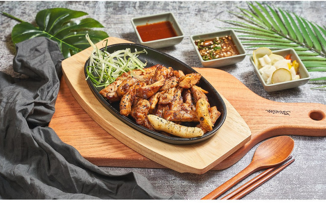 초벌 숯불닭갈비 춘천닭갈비 철판닭갈비 닭불고기 1인분 캠핑음식 간편조리 반찬 구운 닭고기, 300g, 1개, 초벌직화(숯불)닭갈비 / 고추장맛