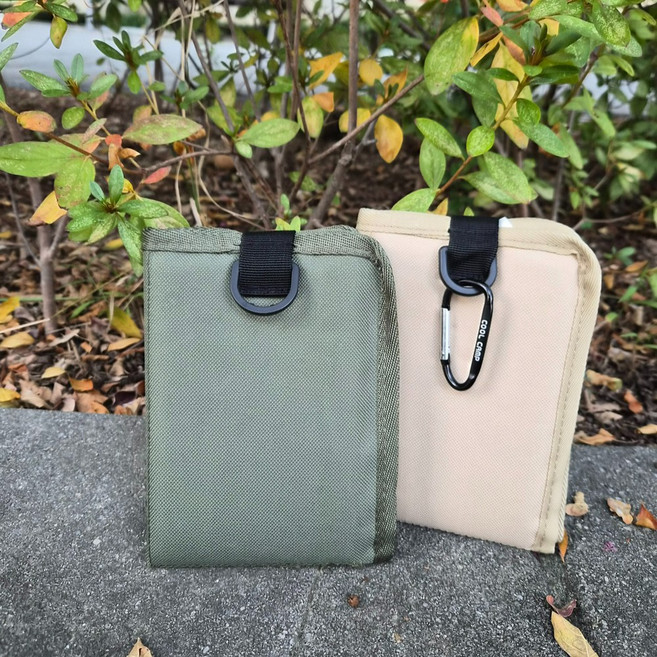 리노아 휴대용 접이식 슬림방석 캠핑 등산 피크닉+카라비너, 베이지