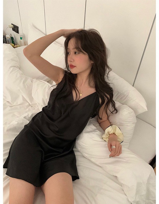 Sinbounboun 冰絲緞面吊帶睡裙 親膚舒適家居服 多色可選, 黑色,L（推薦40～50kg）