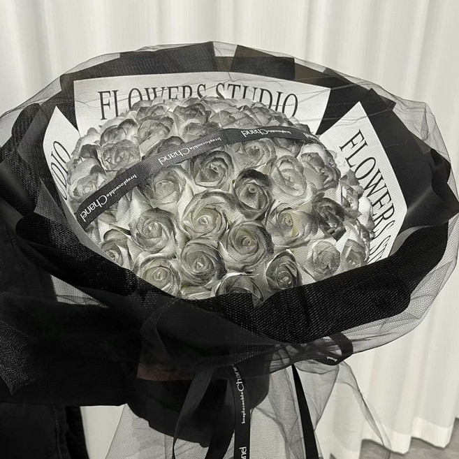FLOWERS STUDIO 玫瑰花束, 超大【52朵黑騎士】+浪漫燈串-賀卡
