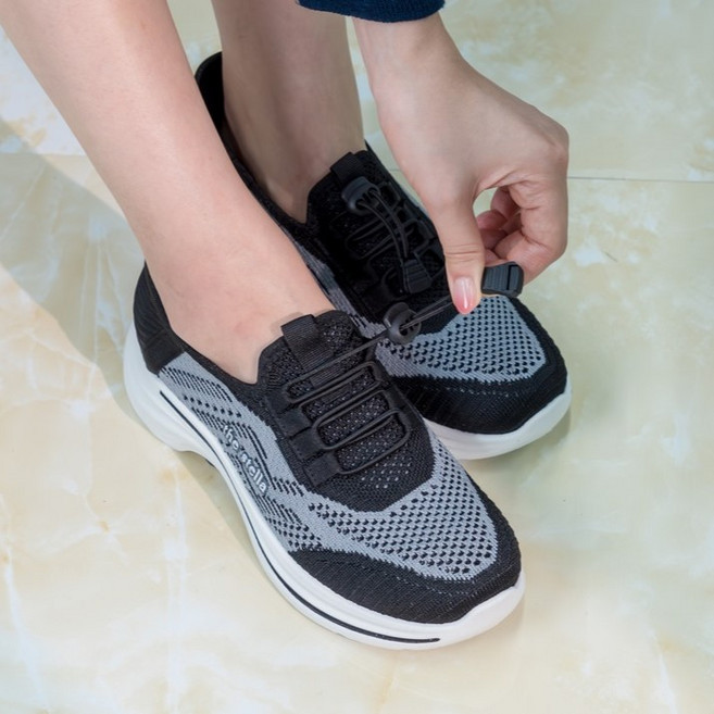 쌈지 중년여성 가볍고 볼넓은 발편한 신기편한 니트 슬립인스 운동화 굽3cm