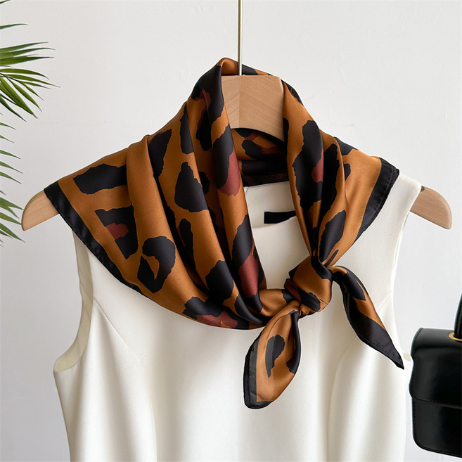 코코린느 미니 사이즈 호피문양 실크스카프 (2colors)