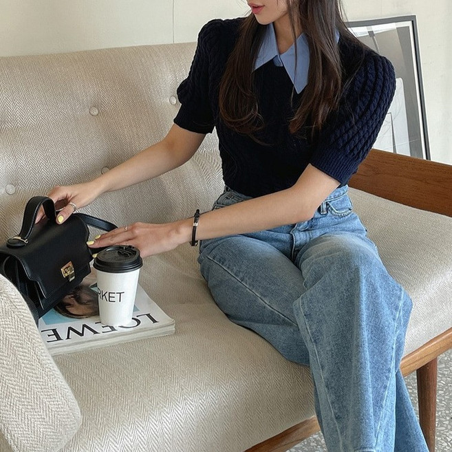 레티고 페이크 레이어드 배색 카라넥 퍼프 니트