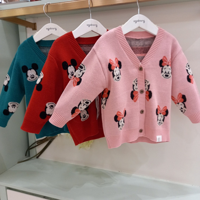 아가방 초특가세일 ~ 디즈니 콜라보~~ 예쁜 컬러감에 귀여운 미키마우스와 미니마우스가 콕콕 박혀있어요~ 함께 코디하면 포인트를 딱! 줄 수 있는 매력만점 봄 가을 가디건~