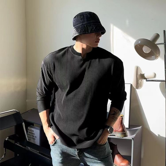 Muqing 어깨넓어보이는 오픈카라 머슬핏 긴팔 쫄티 슬림핏 고급원단 남자니트 무지티 긴팔 티셔츠