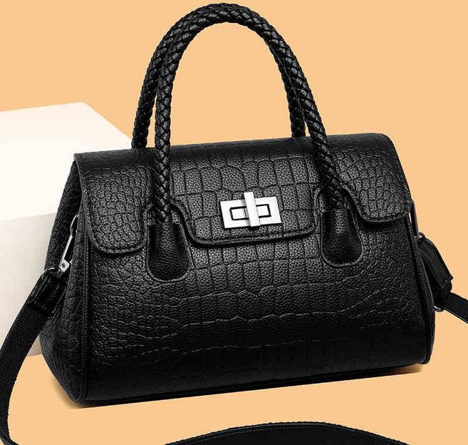 금원 여성 가죽 은장식 포인트 숄더크로스백