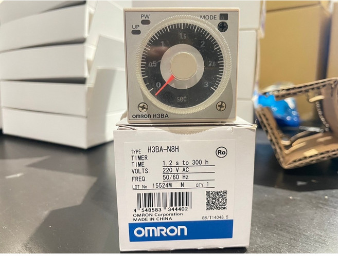 OMRON H3BA-N8H 計時器, 1個, P2CF-08+H3BA-N8H