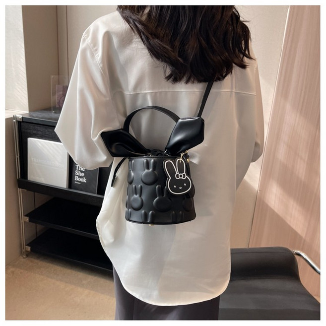 RlikeU 토끼 엠보싱 미니 버킷 크로스백 리본 포인트 BAG-4703