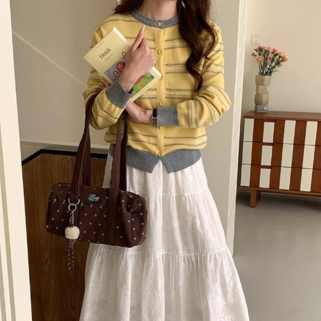 부드러운 분위기의 배색 스트라이프 라운드넥 니트 가디건