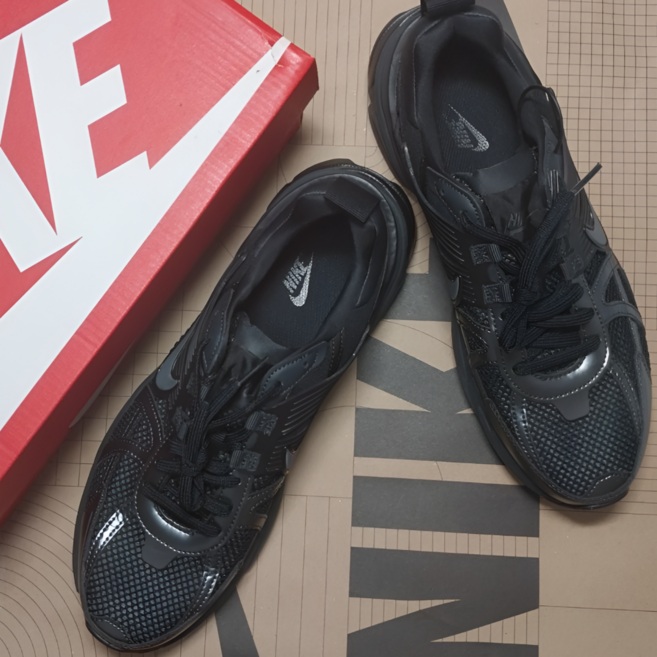 나이키 v2k런 블랙 스니커즈 운동화 본트렉스 신발 파우치 증정