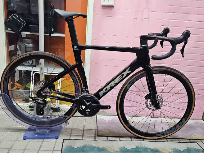 KREX ALONE U1 碳纖維碟煞公路車 搭配Shimano 105 12速油壓機械套件 CD5碳纖維輪組, 1個
