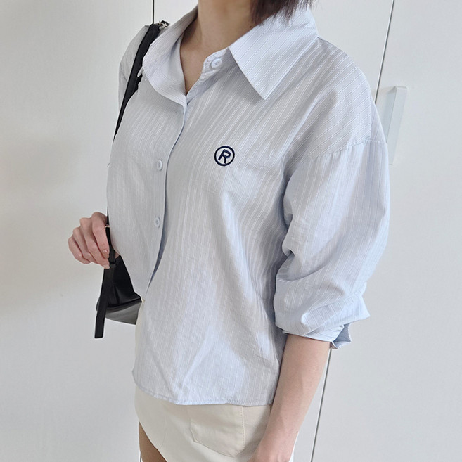피키랩 자수 스트라이프 세미 크롭 셔츠 베이직 심플 남방