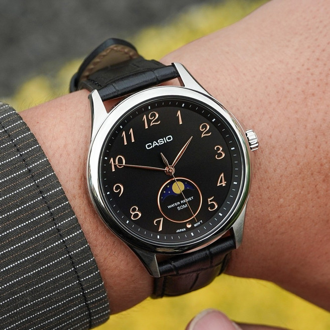 카시오 클래식 문페이즈 남성 가죽시계 MTP-M110L-1A