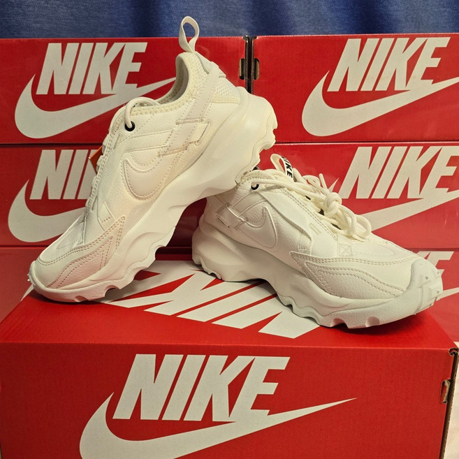 나이키 TC7900 써밋화이트 키높이 발편한 커플 운동화 남여공용