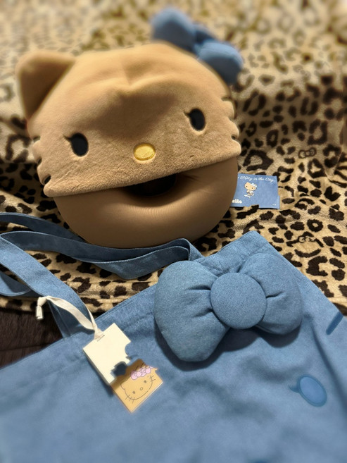 헬로키티 블랙 가죽 후드 메모리폼 베개 담요 3in1 여행용 세트 차량 기내 휴대용 다용도 쿠션 캠핑 피크닉 가정용 포터블 아이템