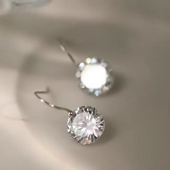 lk 핸운복쭈 여성 데일리 큐빅 귀걸이