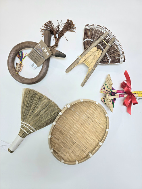 행운아이템 미니지게 미니복조리 미니소쿠리 코뚜레 미니빗자루 액막이 소원성취 복장식소품 5종셋트, 네추럴