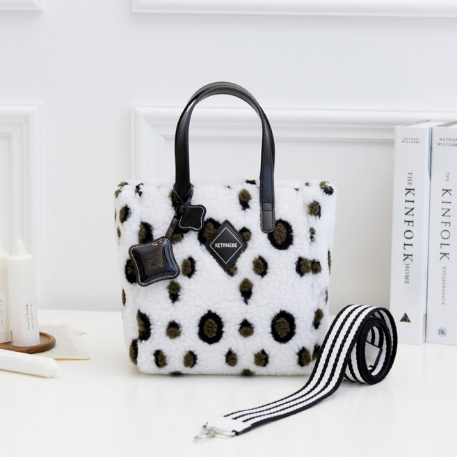 [KETRNEBE] CAROL SNOW(캐롤 스노우) WK 시어링백 퍼가방 뽀글이가방