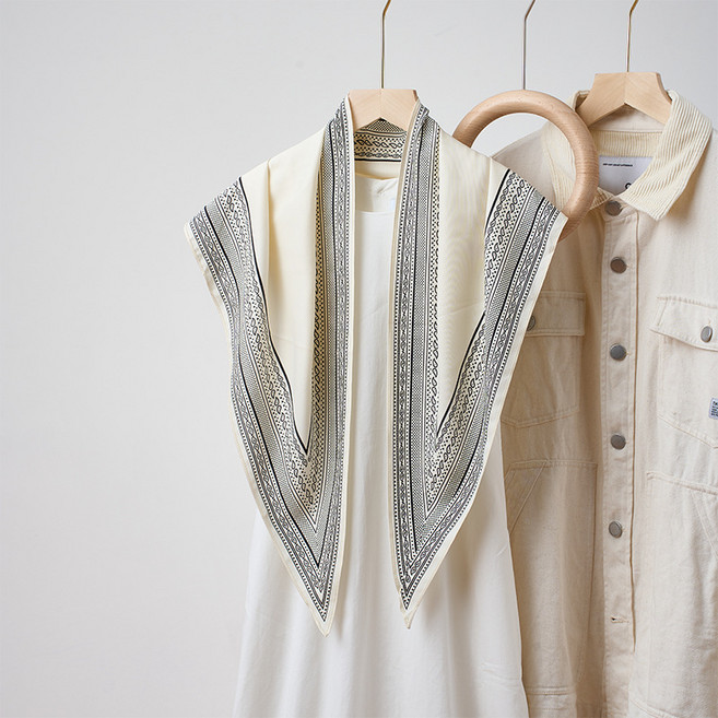 믿음상 여성 삼각 스카프 135cm 숄 머플러 헤어밴드 목 머리 연출 가능 패션 아이템