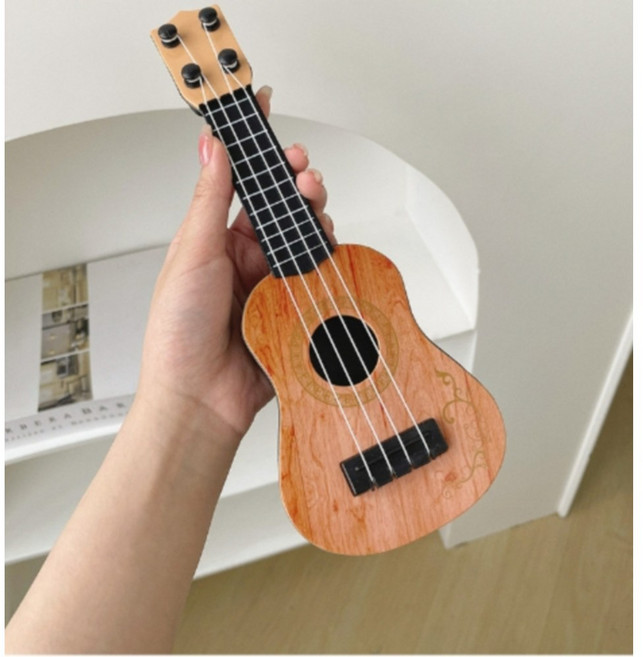 우쿨렐레 미니 인테리어 카페 거실 엔틱 나무 장식용 모형 빈티지 현 악기 촬영 소품 음악실 학교 동아리 여행 자기방 연습 줄 소리나는 기타 학생 선물 친구 우정 모조 우쿠렐레