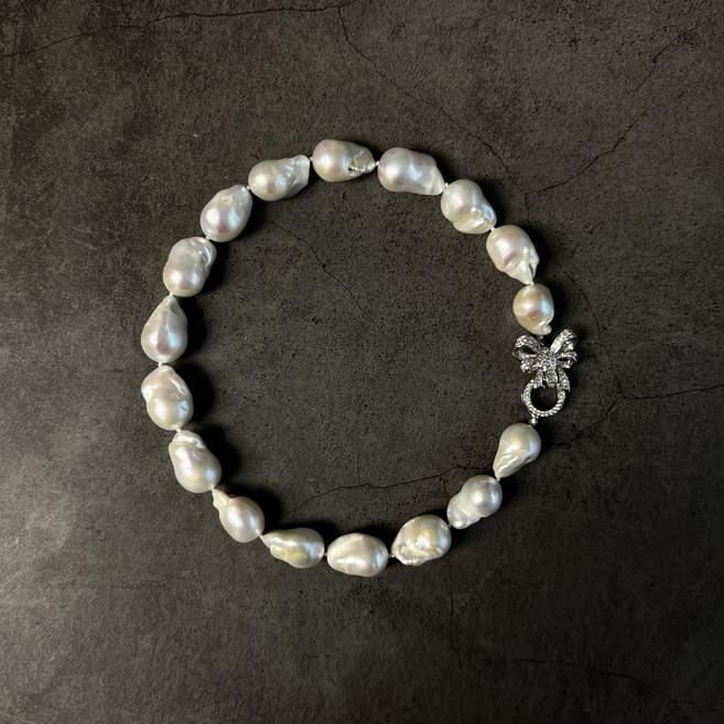 아기자기 바로크 진주 목걸이 Bowtie Baroque Pearl Necklace Silver 925