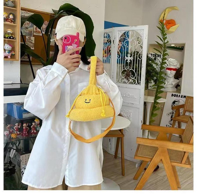 Biuiu 可愛毛絨抽繩包 笑臉便便斜挎包, 黃色