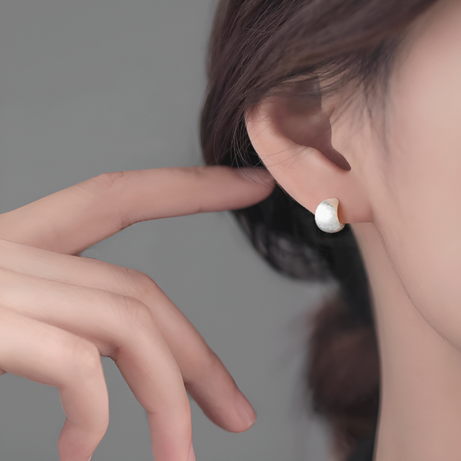 아데트 925 실버 매트 볼륨 귀걸이