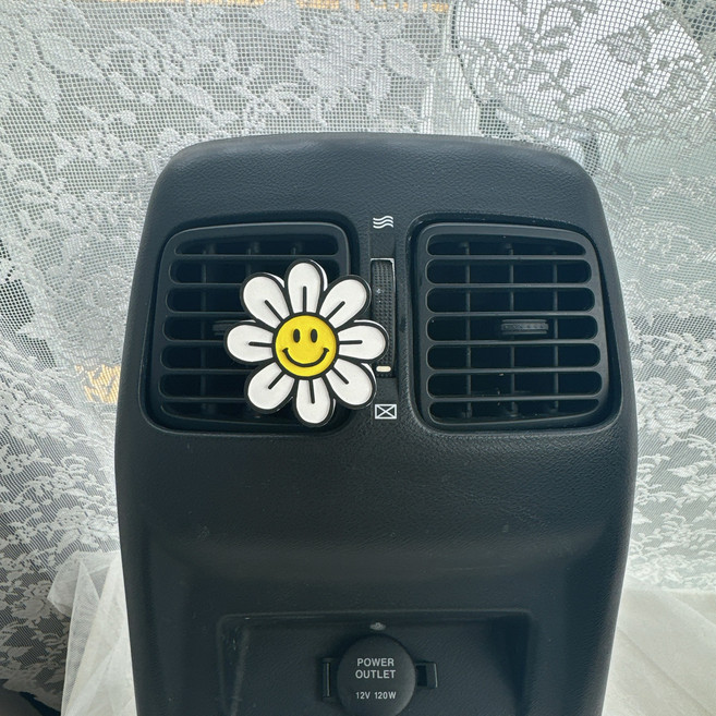 [안녕아띠] 스마일 스마일데이지꽃 차량용 석고방향제 (5ml리필오일+클립2종+상자포장), 블랙체리