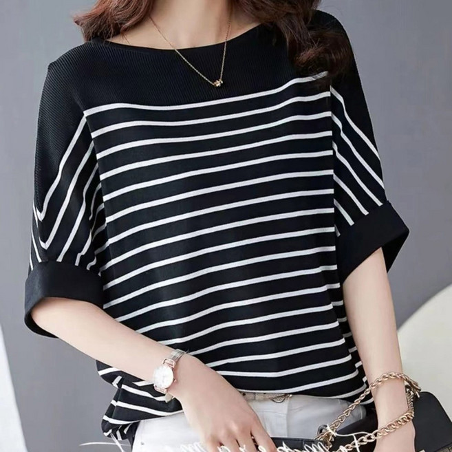 ROYALBELLE 여성 라운드 스트라이프 배색 반팔 가오리핏 얇은 루즈핏 캐주얼 니트 티 V01012822