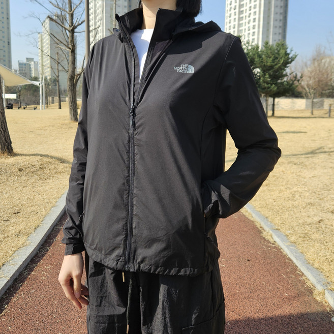 노스페이스 바람막이 N25 남녀공용 봄가을 경량 방풍 윈드자켓 운동복 런닝복 블랙