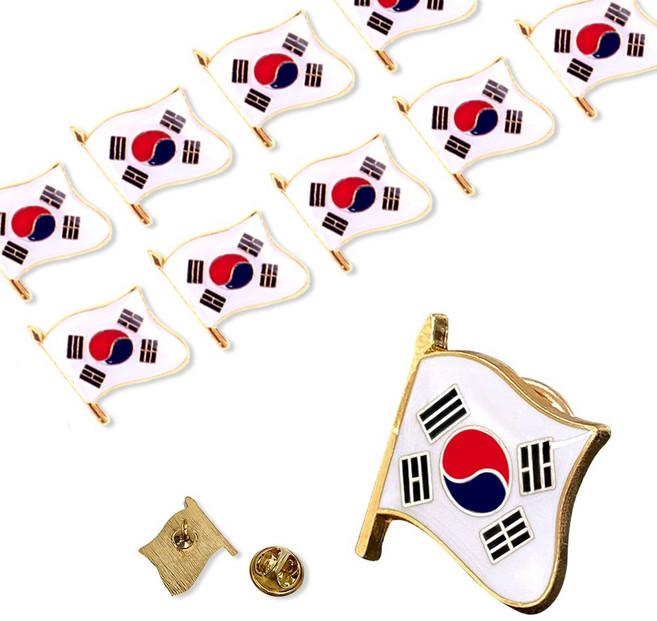 휘날리는 태극기 뱃지 뱃지 선물