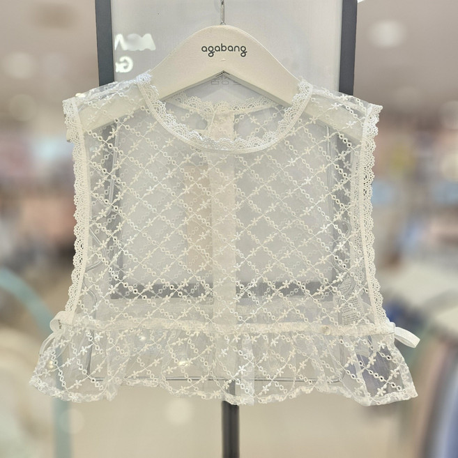 6층 아가방 2026 여름신상 어디에 코디해도 좋은 사랑스런 느낌의 레이스조끼