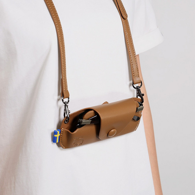 moz 瑞典 駝鹿 餅乾色 皮革 眼鏡包