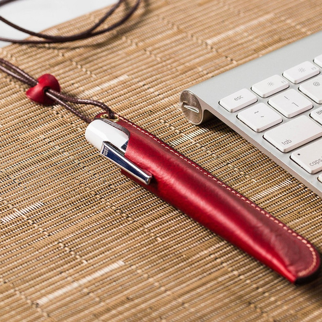 헤르만 노브 프론타 가죽 펜케이스 - 필기구가 필요한 그 순간 준비된 당신을 더욱 돋보이게 할 목걸이형 펜슬케이스, 왁시드 그린, 각인 필요하지 않아요