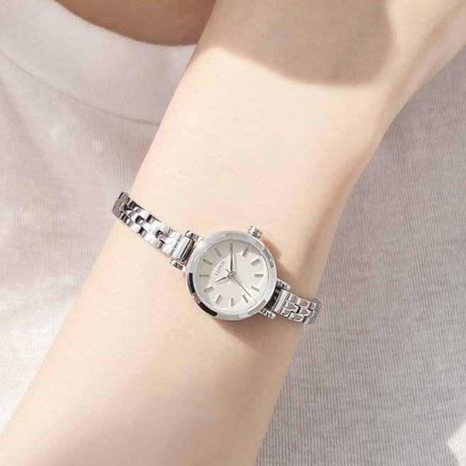 로이드 **여성스러운 가벼운 메탈시계**팔목이 얇고 데일리룩에도 잘 어울려요** 화이트 여성 메탈시계