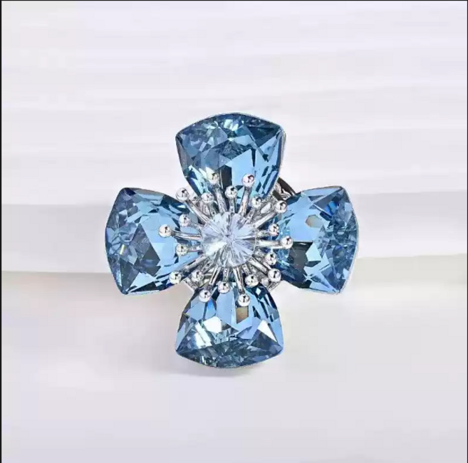 여성용 고급 자석식 플라워 브로치 블루 크리스탈 실버톤 정장 코트 스웨터 액세서리