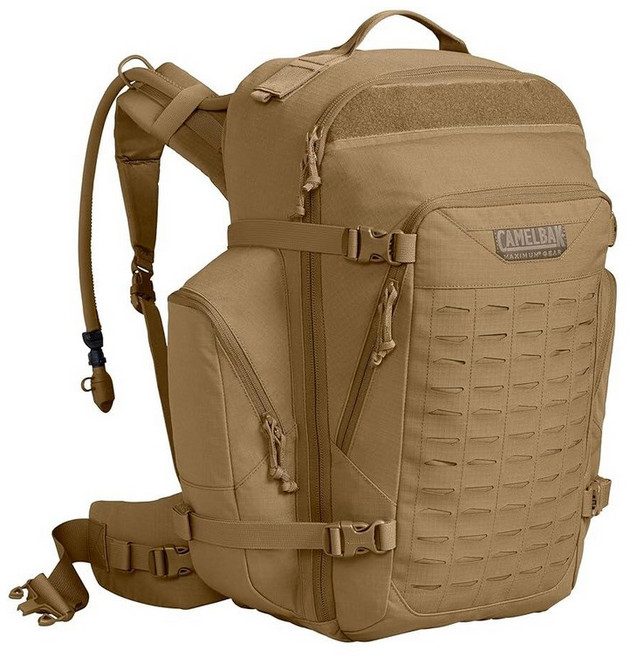 CamelBak BFM 택티컬 하이드레이션 백팩 3L(100온스)/3L Mil Spec Crux 저장소 블래더 포함 - MOLLE 멀티캠, 코요테