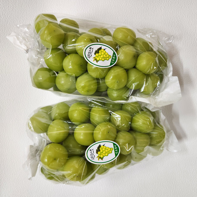 프리미엄 샤인머스켓 초고당도 아삭한 당도선별, 1개, 실속형 가정용 1kg (2~3수),